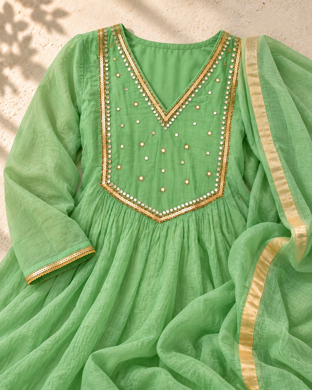 Silver tissue Revaa set side view